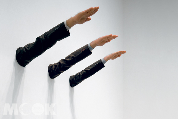 Maurizio-Cattelan莫瑞吉奧．卡特蘭，《聖母頌》（Ave-Maria,-2007）