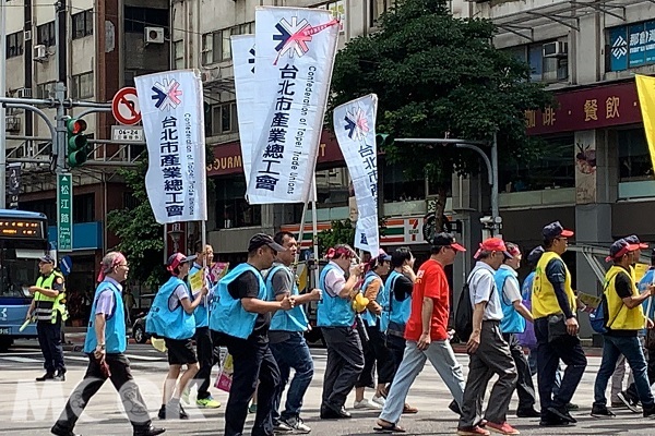 未來4天長榮航空都將維持40%運能並持續公布未來一週航班取消資訊。（攝影／MOOK景點家張盈盈）