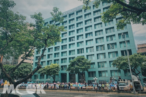 此次罷工創下台灣航空史上最大的客運癱瘓紀錄，提前公布取消航班資訊使旅客能提前因應。（攝影／MOOK景點家廖維仁）