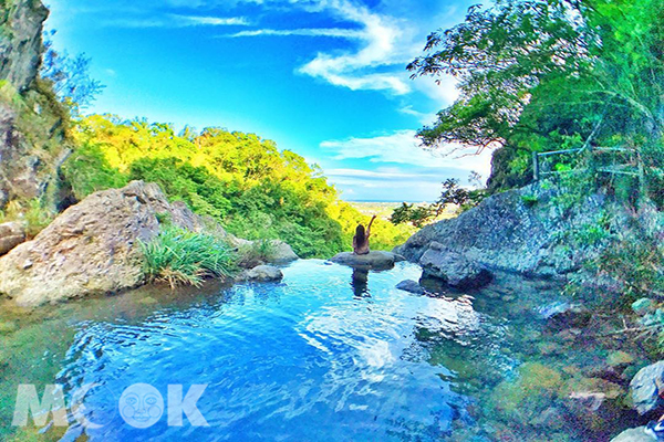 在清澈的猴洞坑瀑布欣賞清澈水流與蘭陽地區景色，讓大景沖淡一切煩惱。 (圖／everlasting707)