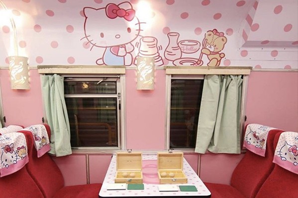 「Hello Kitty環島之星」列車內裝十分可愛。(圖／SANRIOLIFE)