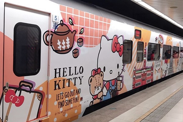 「Hello Kitty環島之星」彩繪列車總共6節車廂，內外觀全數換上Hello Kitty新裝，此圖為太魯閣Hello Kitty彩繪列車。