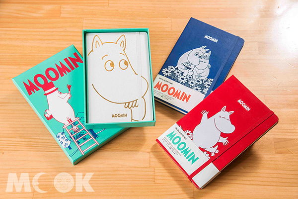 Moleskine嚕嚕米限量珍藏筆記本 $1,490；Moleskine嚕嚕米限量筆記本-L型橫線(藍/紅) $1,050。