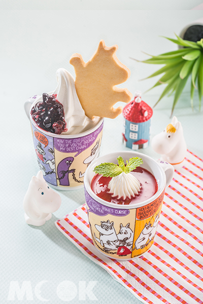 網友瘋傳來店必點的北海道霜淇淋佐季節水果醬、奶酪佐季節水果醬，點餐就送日本進口的限量紀念馬克杯。