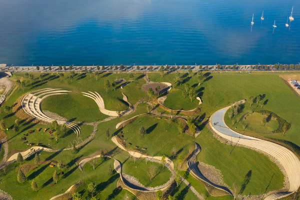 海濱長廊海景盡收眼底！城市海灘上藏現代公園