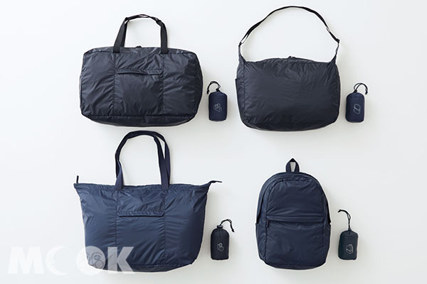 滑翔傘布收納包系列，以輕盈堅韌的滑翔傘布製成，外出時方便攜帶的包包。