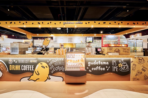 蛋黃哥想上班咖啡廳首次落腳於新竹大魯閣湳雅廣場一樓設立快閃限定店。