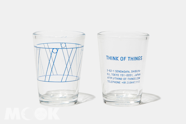 於THINK OF THINGS店內消費滿2,500元贈設計玻璃對杯組，數量有限，送完為止。