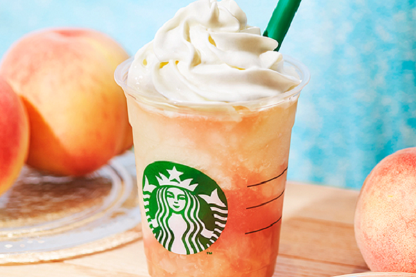 日本星巴克於夏季推出「蜜桃星冰樂」，清爽的蜜桃風味在夏日清涼消暑。（圖／日本星巴克，以下同）