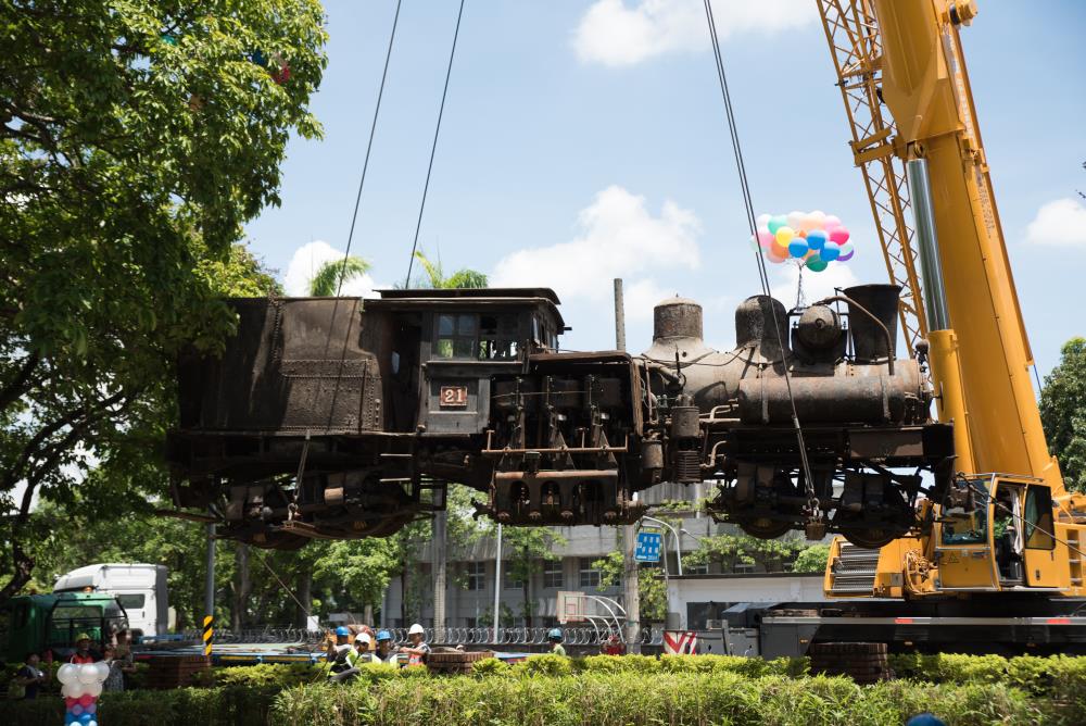 SL-21蒸汽火車於嘉義公園運回阿里山林鐵處嘉義車庫進行整修。 (圖／嘉義市政府)