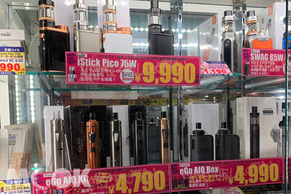 在日本隨處可見販賣電子菸的商店。 (圖／cheriechang1217)