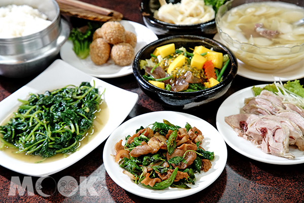 皇都飯店所使用的食材都是小農每天新鮮供應，真正做到從產地到餐桌。