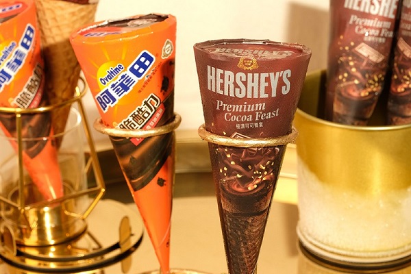 HERSHEY’S巧克力甜筒可品嘗到濃郁的巧克力風味；阿華田巧克力甜筒可吃得到經典可可麥芽的香氣。