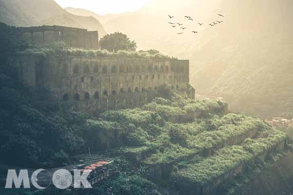 十三層遺址充滿歷史韻味、空靈的氛圍，是許多攝影人的口袋景點。（圖／bb211019)