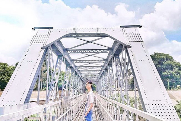 對稱的虎尾鐵橋拍起來很美(圖／rhlij____)