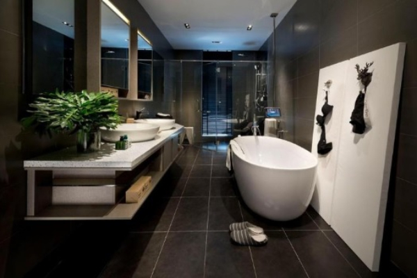 空間寬敞的質感浴室。