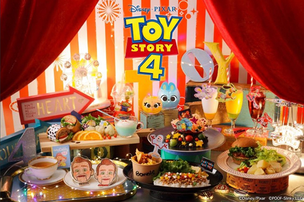 雖然小美人魚主題咖啡廳尚未公布菜單，目前OH MY CAFE TOKYO推出的「玩具總動員4」主題，也是精緻可愛。（圖／OH MY CAFE）