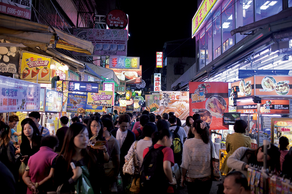 第二波加碼秋冬旅遊補助推出夜市抵用券。(圖／交通部)