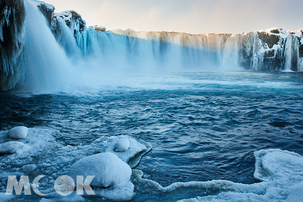 冰島的TIFFANY藍瀑布。在相對冷門的國家Airbnb卻成為優先選擇，例如紐西蘭與冰島，就有超過三分之一台灣人選擇住在Airbnb。(圖／murphybj4)