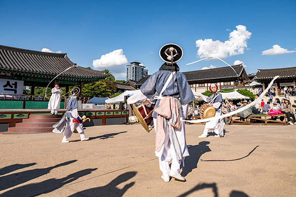 中秋假期間，首爾的博物館、景福宮、韓屋村等主要觀光景點都會有中秋節特別的民俗表演和各種文化活動。（圖／首爾市政府）