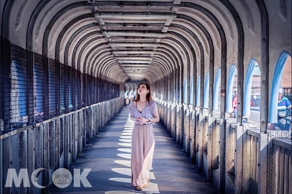 中山陸橋懷舊復古的氛圍與長廊的燈光景色備受攝影愛好者喜愛。（圖／lilianwang_tw）