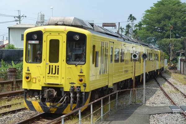 9月18日集集彩繪列車啟航。