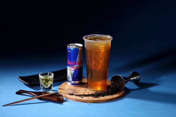 新品「Red Bull紅牛能量紅茶」一推出就備受粉絲好評（圖／清新福全）