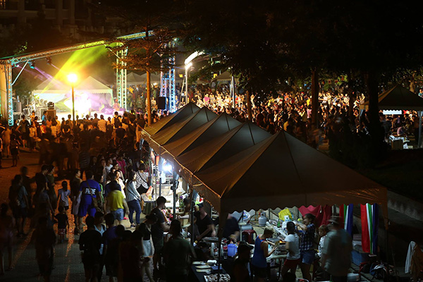 每年新竹生活節都吸引許多人參加，從白天玩到晚上，十分熱鬧。