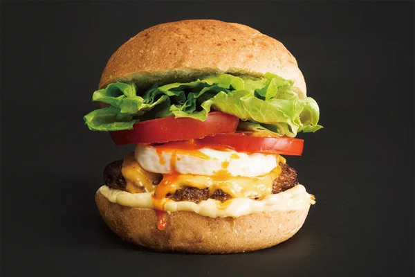 連鎖速食品牌突破框架，漢堡搭配新選擇，首創「大人系微醺餐酒組合」。（圖／樂檸漢堡，以下同）
