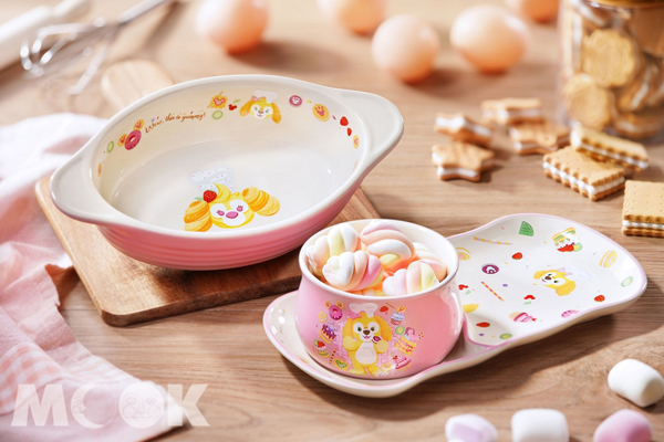 香港迪士尼獨家超萌推出CookieAnn 廚碟與廚碗廚碟(2件裝)，港幣239元