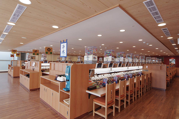 藏壽司全球旗艦店台北館前店，是全球座位最多超大型旗艦店，2017年7月開幕。(圖／藏壽司)