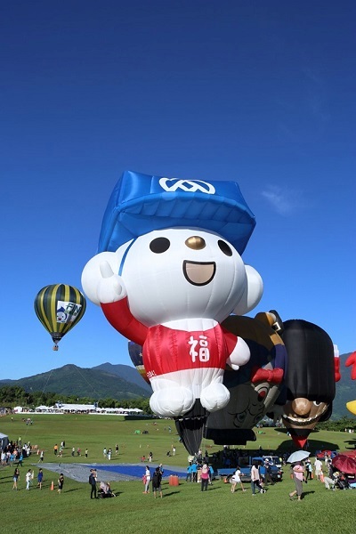 首次舉辦熱氣球施放，可供旅客搭乘。