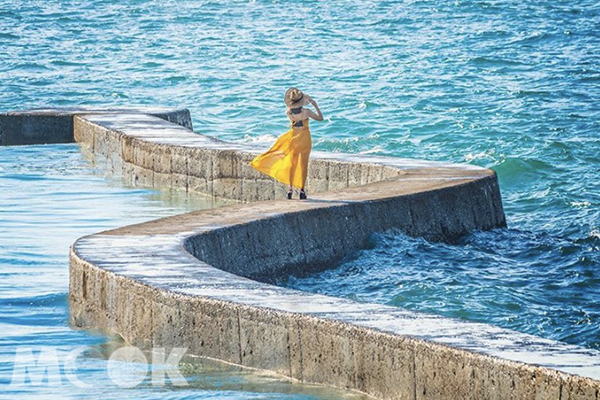 澎湖天堂路，彷彿走向海的盡頭。 (圖／shengkai_travel)