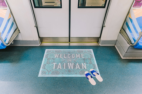 車廂入口WELCOME TO TAIWAN迎賓踏墊。