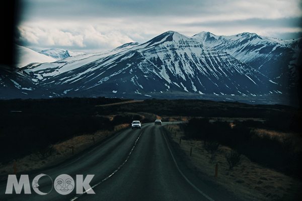 隨時望向窗外都是醉人美景的冰島公路日常。