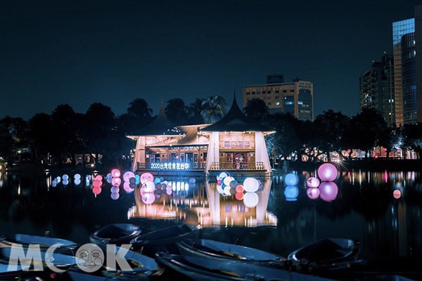 台中公園的湖畔水燈。(圖／chinling_kuo)