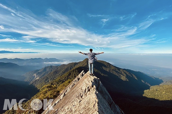 夢幻稜線賞絕美大景！雲海岩場擁抱自然