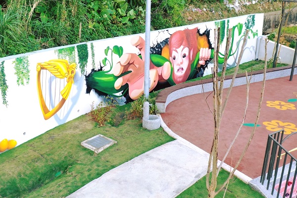 彩繪牆以自然風格為主題打造。
