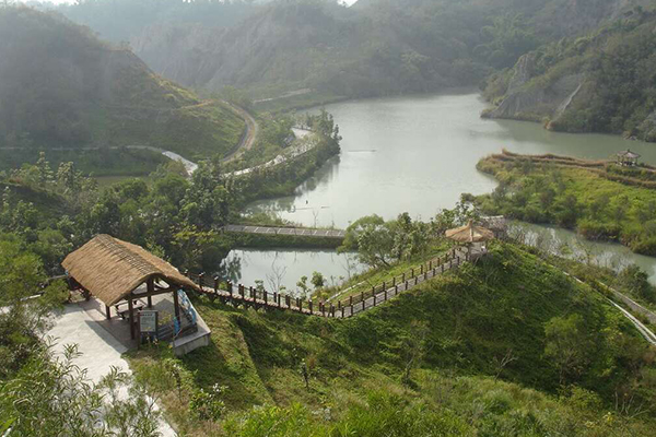 園內步道規劃完善，旅人們能更貼近地景。 (圖／台南市政府)