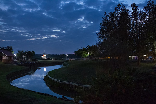 夜晚的荷蘭村。(圖／德元埤荷蘭村)