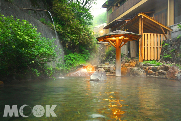 「那須溫泉大丸溫泉旅館」隱身在栃木縣海拔1,300公尺的深山中，吸引不少旅客慕名前往。