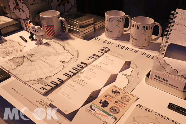 現場也販賣了各式南極特色周邊。 (圖／景點家廖維仁)