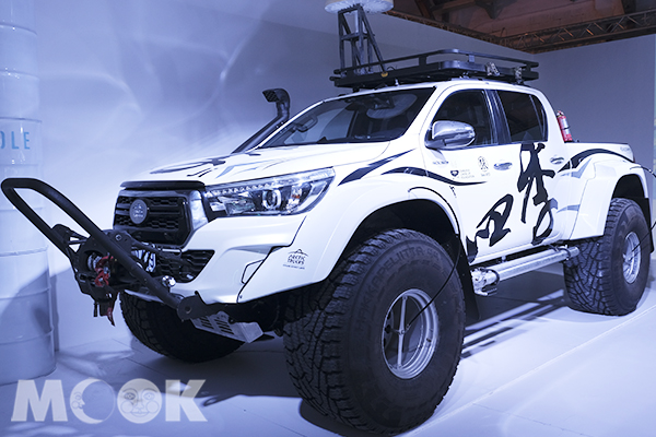 一路伴隨遠征隊的四季號。 (圖／景點家廖維仁)