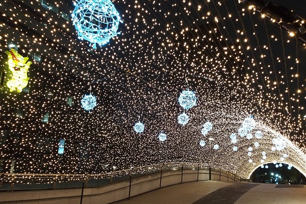 不只耶誕城，中山站也有夢幻燈海。（圖／台北捷運，下同）