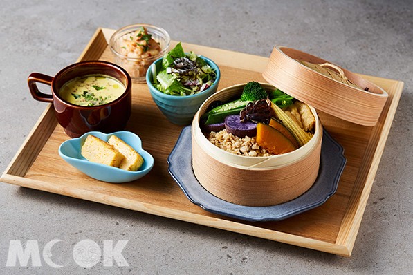 時蔬和風蒸飯。 (圖／TSUTAYA BOOKSTORE)