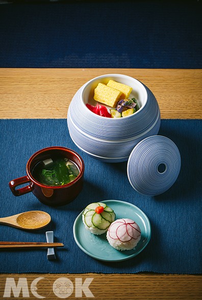 和風鮭魚溫野菜早餐。(圖／TSUTAYA BOOKSTORE)