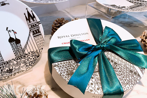 美麗的餐盤包裝禮盒正適合聖誕節交換禮物。(圖／景點家張盈盈)
