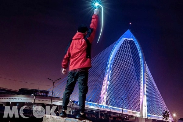 斜張橋每晚17點30分至22點點燈。