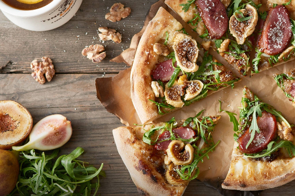 現烤的義式披薩，還有眾多的口味能做選擇。 (圖／Tino’s Pizza)