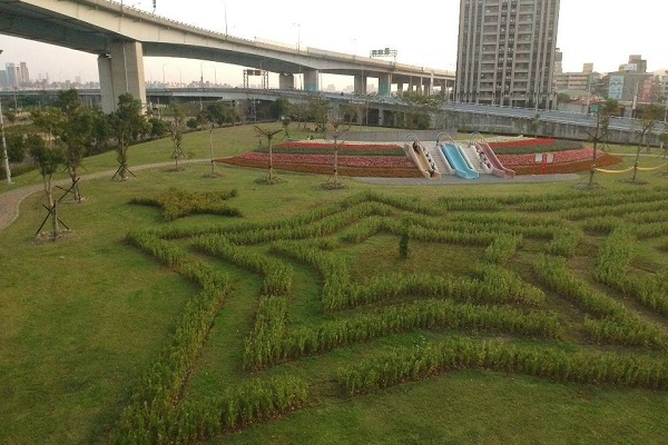 五股區體健公園內的流星景觀迷宮。 (圖／新北市政府)